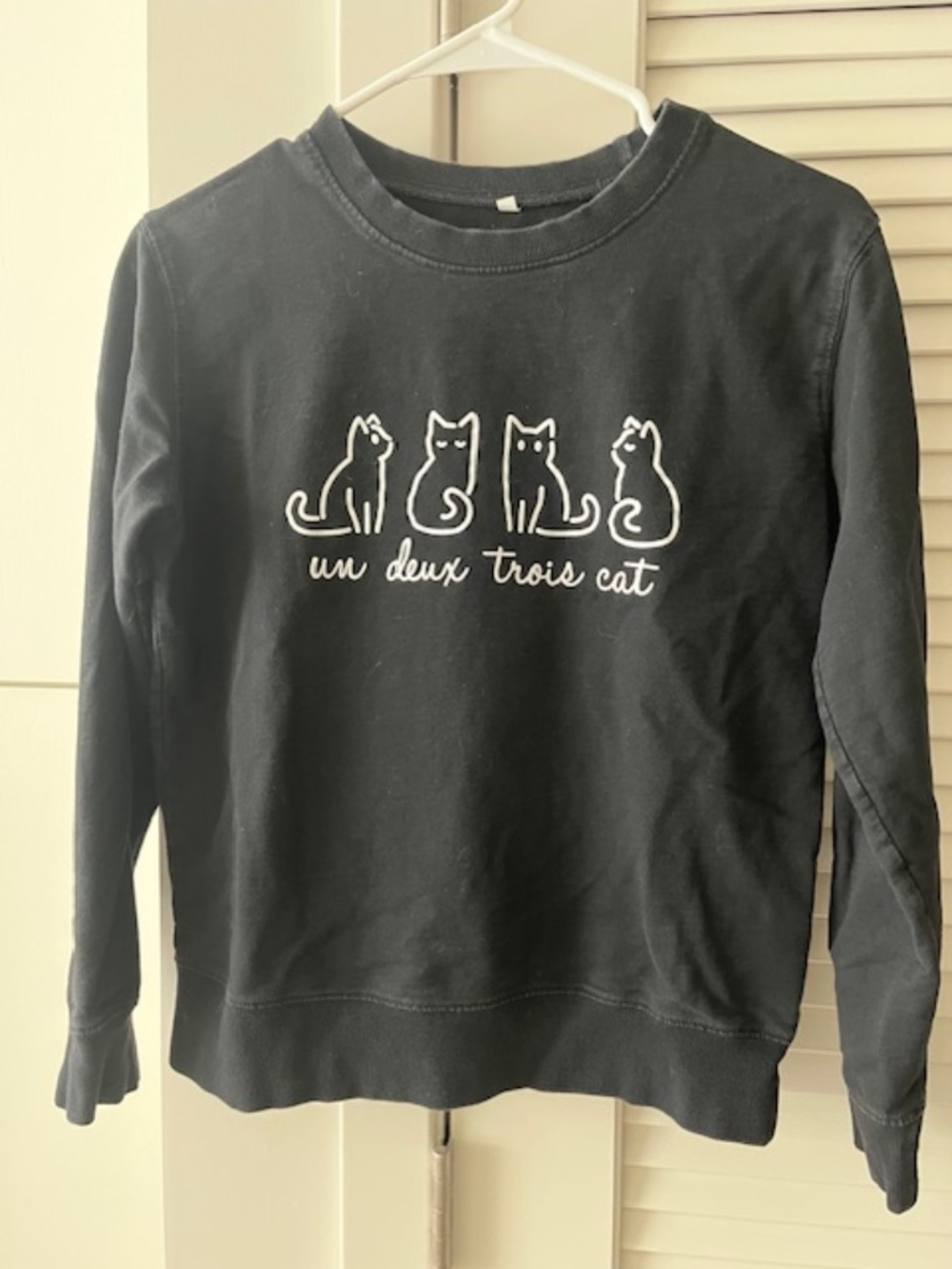 Quirky Cat Fitted Sweatshirt - Size S, Black!